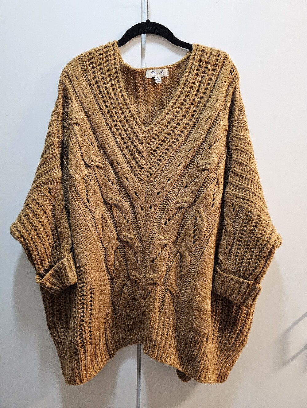 Cable-Knit Scoop Neck Sweater in Rust